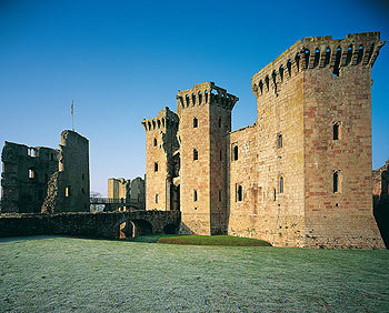 Raglan_Castle_06.jpg